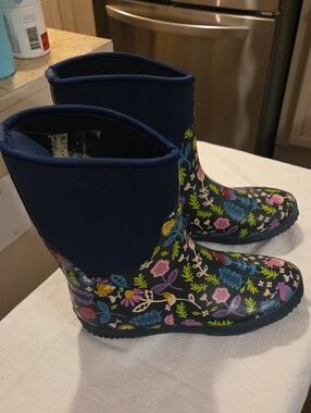 Western Chief Navy Floral Waterproof Rain Boots with  Flower Print Size 8